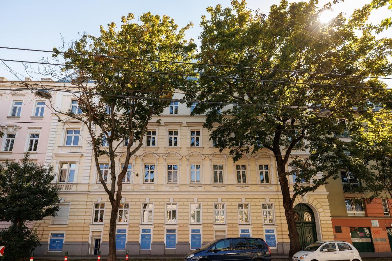 Apartments Next To Schoenbrunn Wenen Buitenkant foto